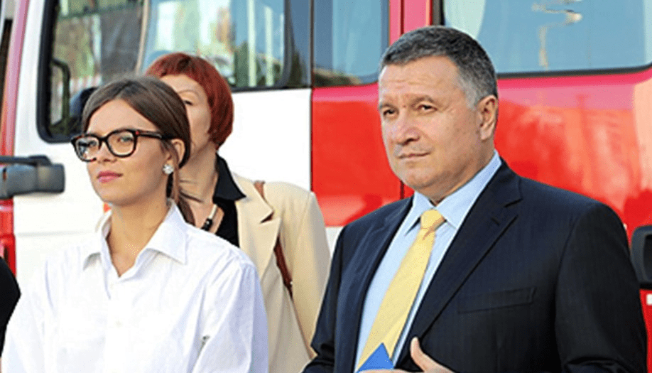 Історія “успіху” Насті Дєєвої: куди пропала сексапільна заступниця міністра МВС?