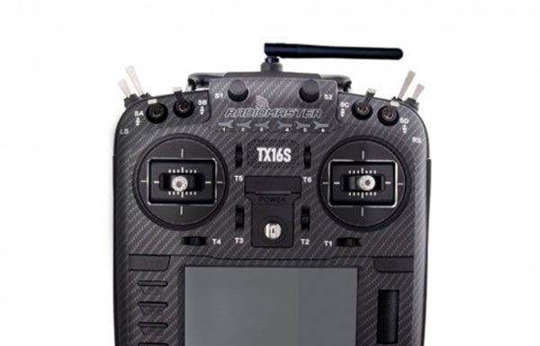 Порівняння RadioMaster TX16S та FrSky Taranis: який пульт кращий для використання на фронті?